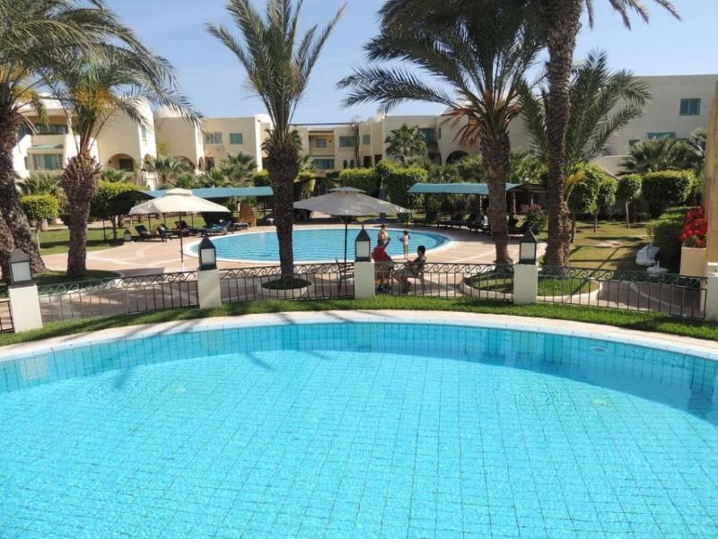 Htl Les Charmilles & Tunis