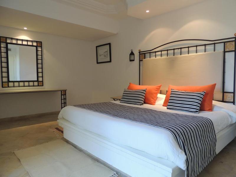 Apartment Htl Les Charmilles & *