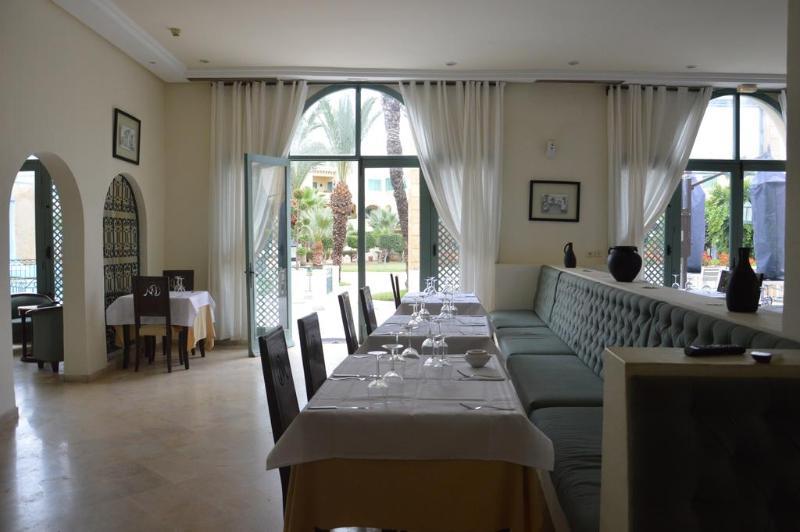 Htl Les Charmilles & Apartment *