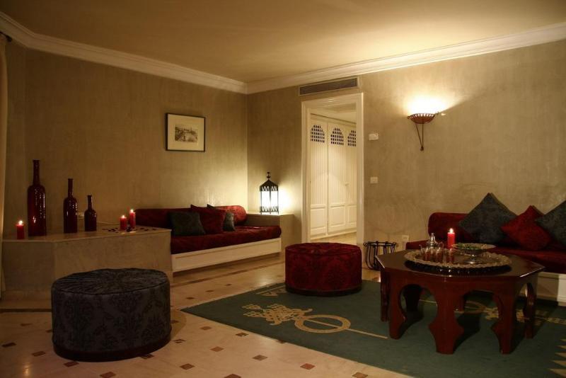 Htl Les Charmilles & Tunis